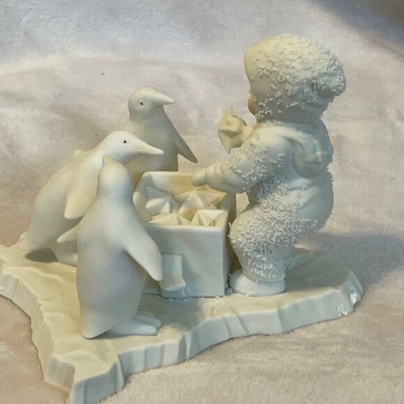Dept 56 Winter Tales of the Snowbabies Helpful Friends Figurine Collectable - Picture 5 of 8